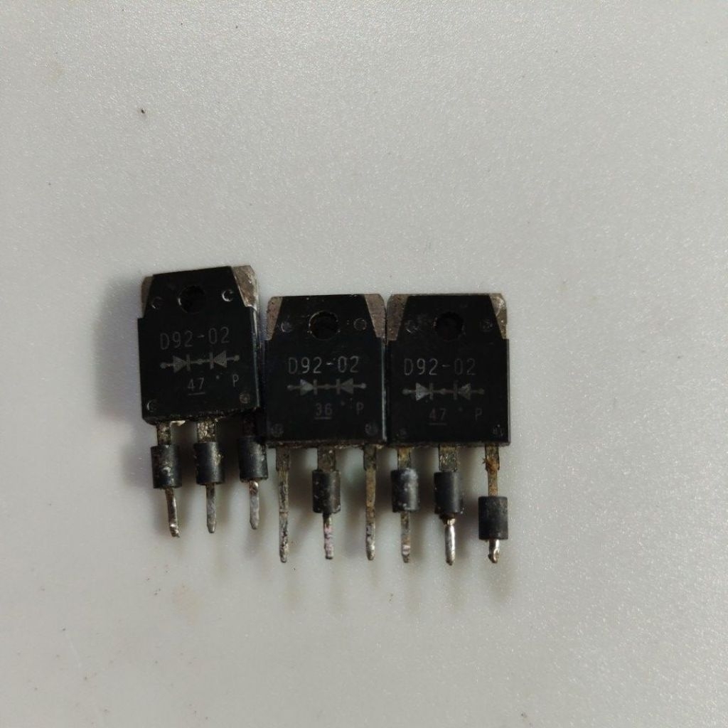 Dioda Diode D92-02N Ultrafast Soft Recovery 2 x 10 A