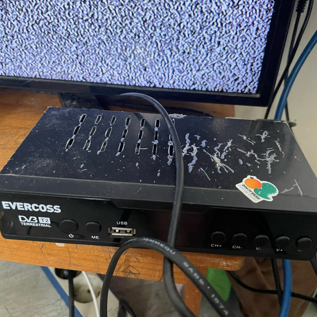 TV SHARP AQUOS 24 INCH PLUS STB EVERCROSS