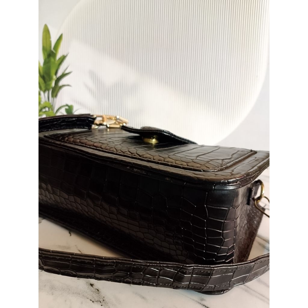 TAS PRELOVED WANITA SLINGBAG CROCODILE HITAM