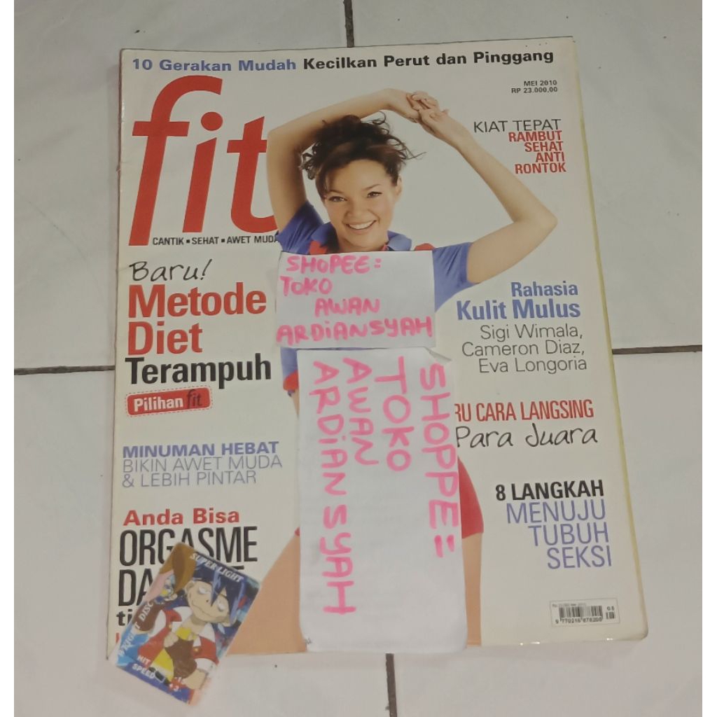 majalah fit dewi sandra (minus cover belakang ada robek dikit di isolatip kecil, ada satu halaman re