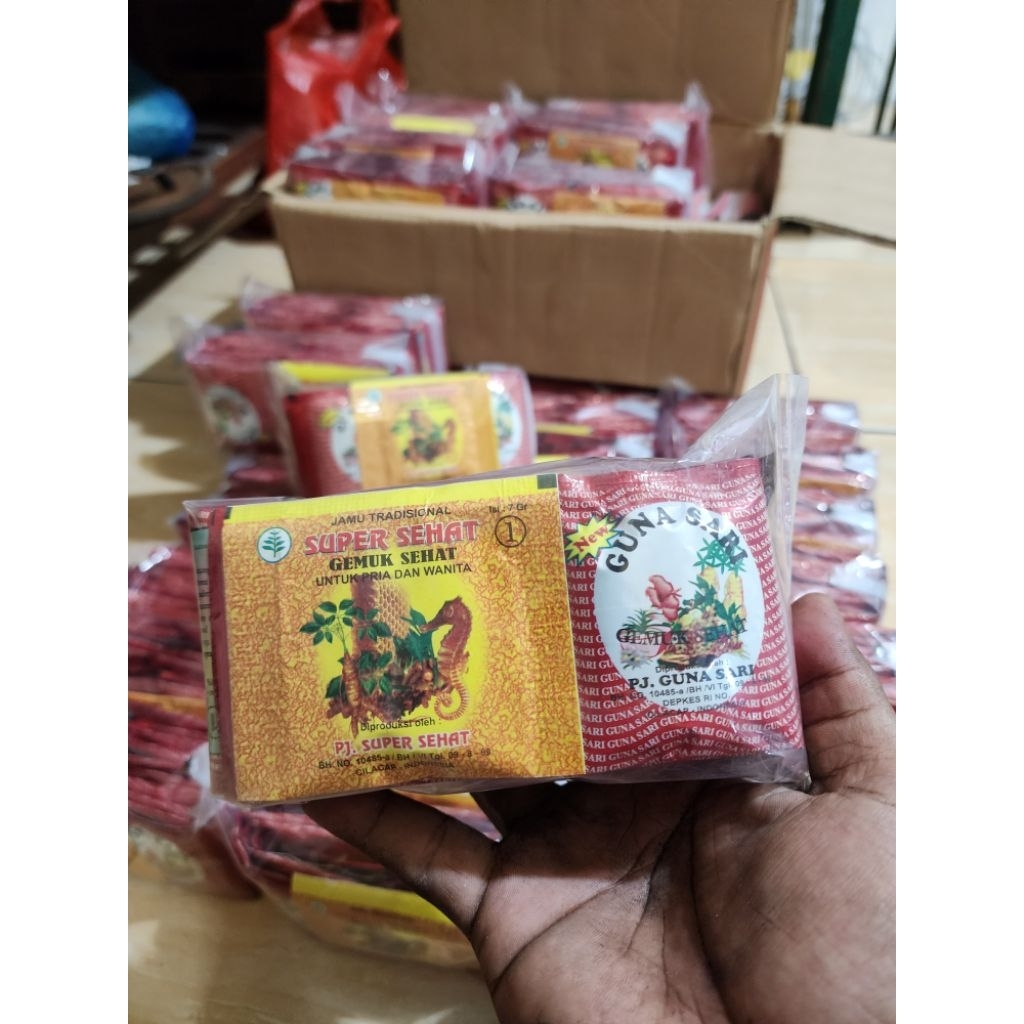 guna sari merah