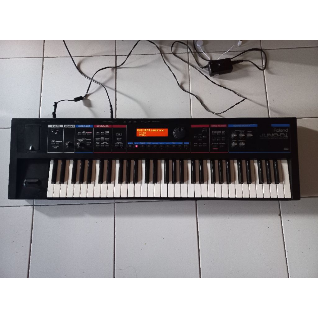 keyboard merk roland juno Di masih bagus istimewa
