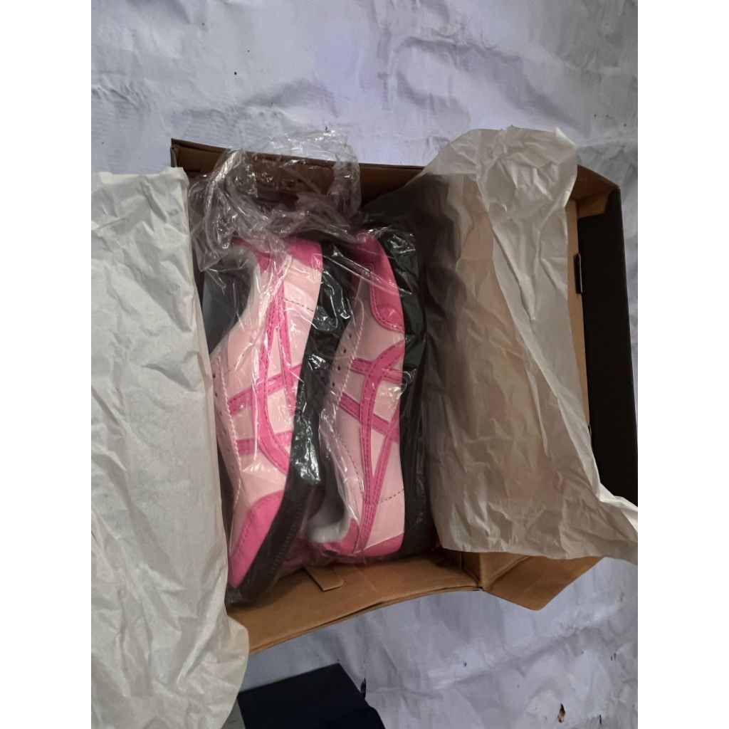 Sepatu Onitsuka Tiger model Tokuten Kw