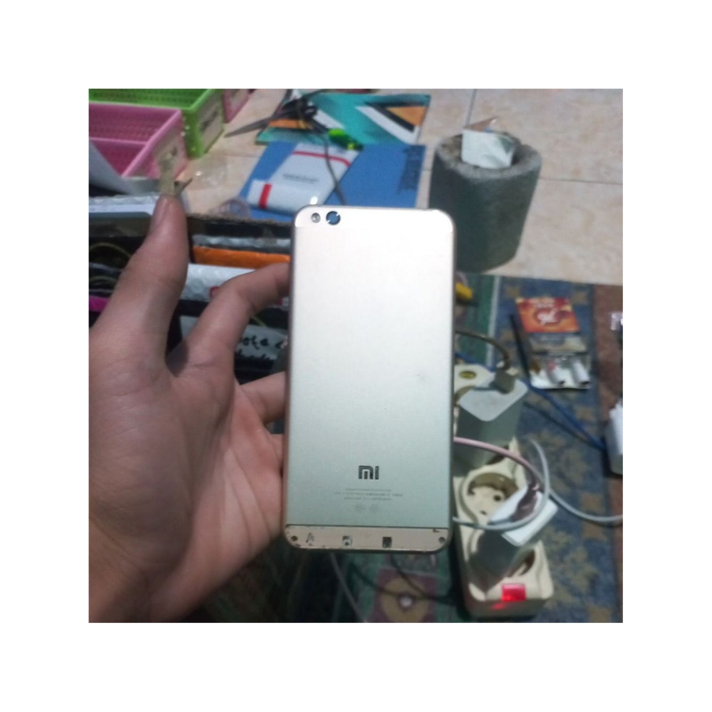 BACKDOOR TUTUP BELAKANG XIAOMI MI 5 BEKAS PEMAKAIAN 88% LAYAK DI PAKAI ASLI ORIGINAL COPOTAN!!!
