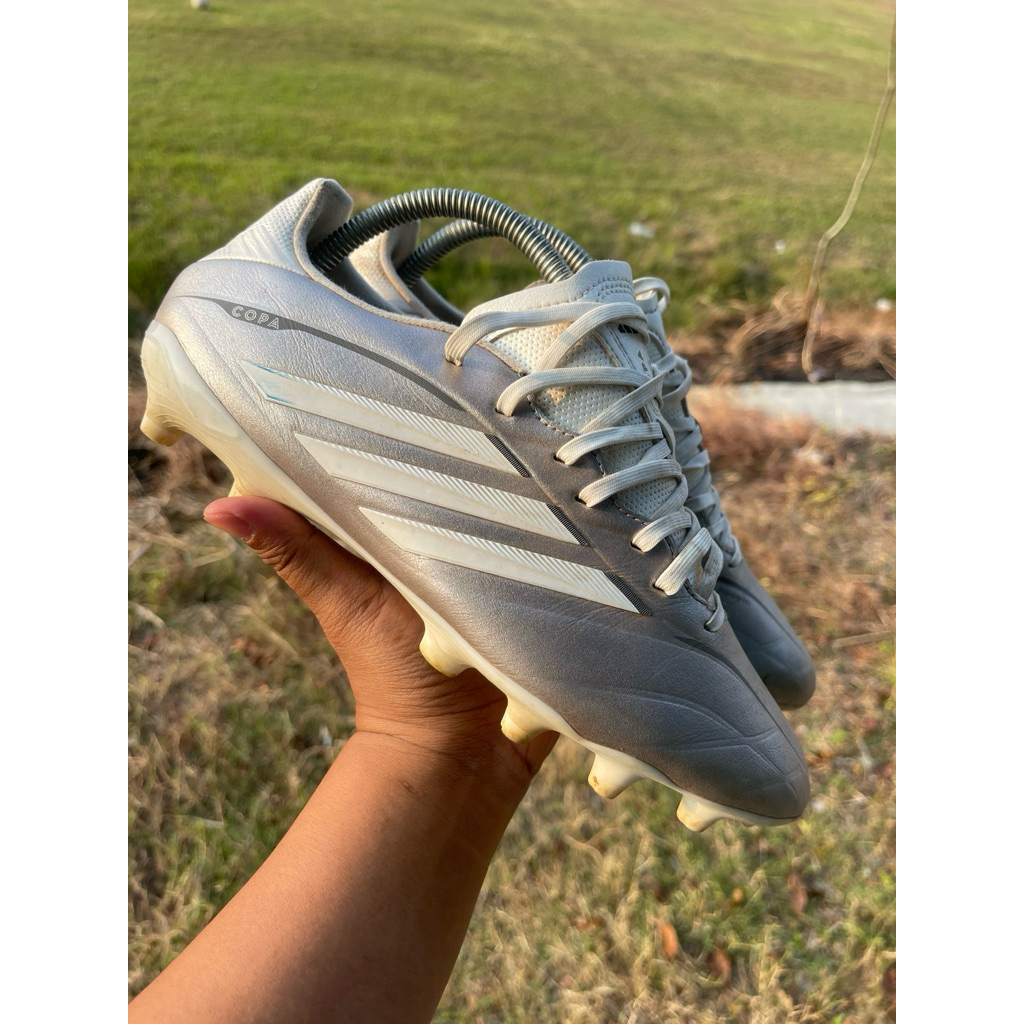 sepatu bola bekas second