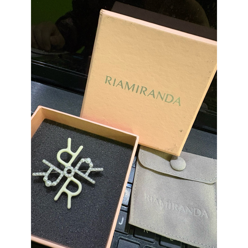 brooch ria miranda