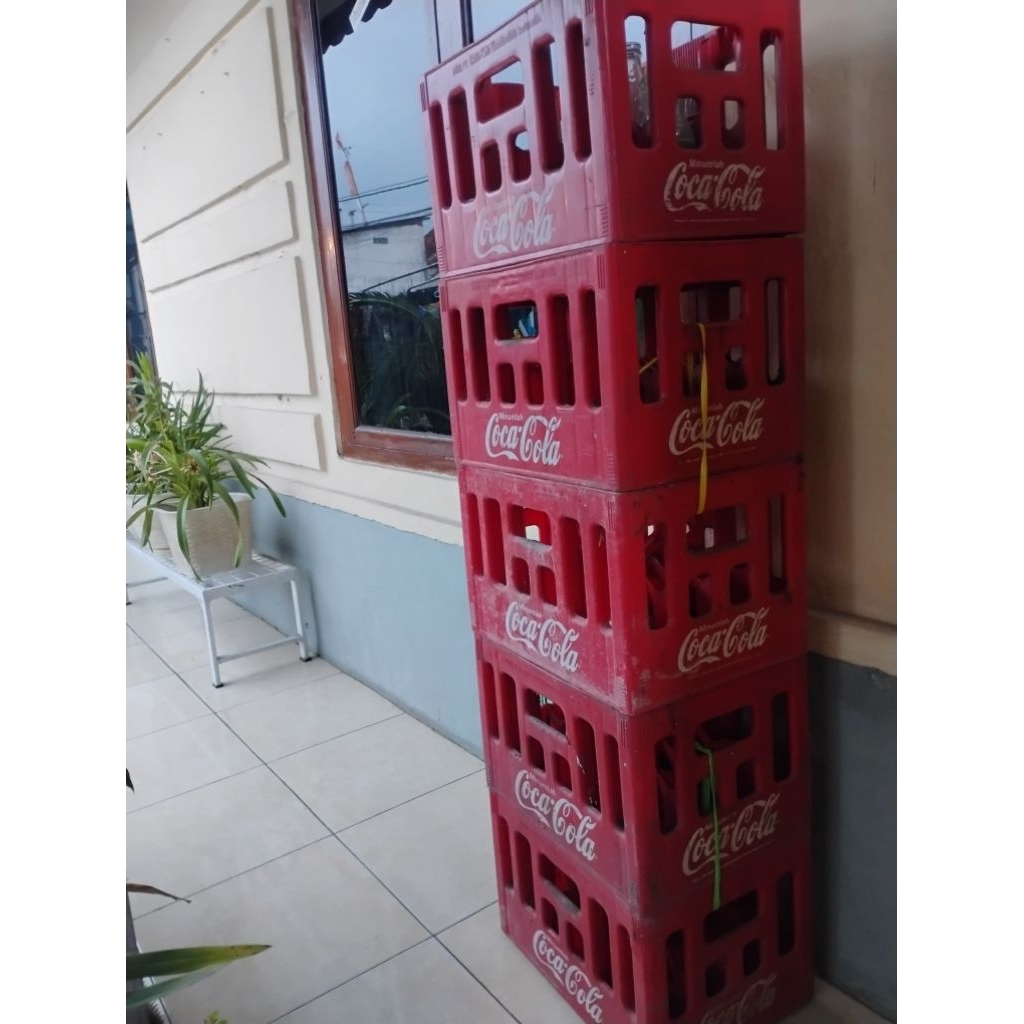 Krat Bekas Minuman Coca Cola