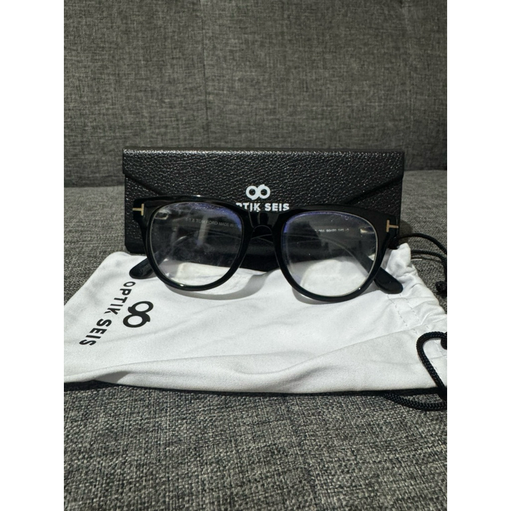 kacamata TomFord