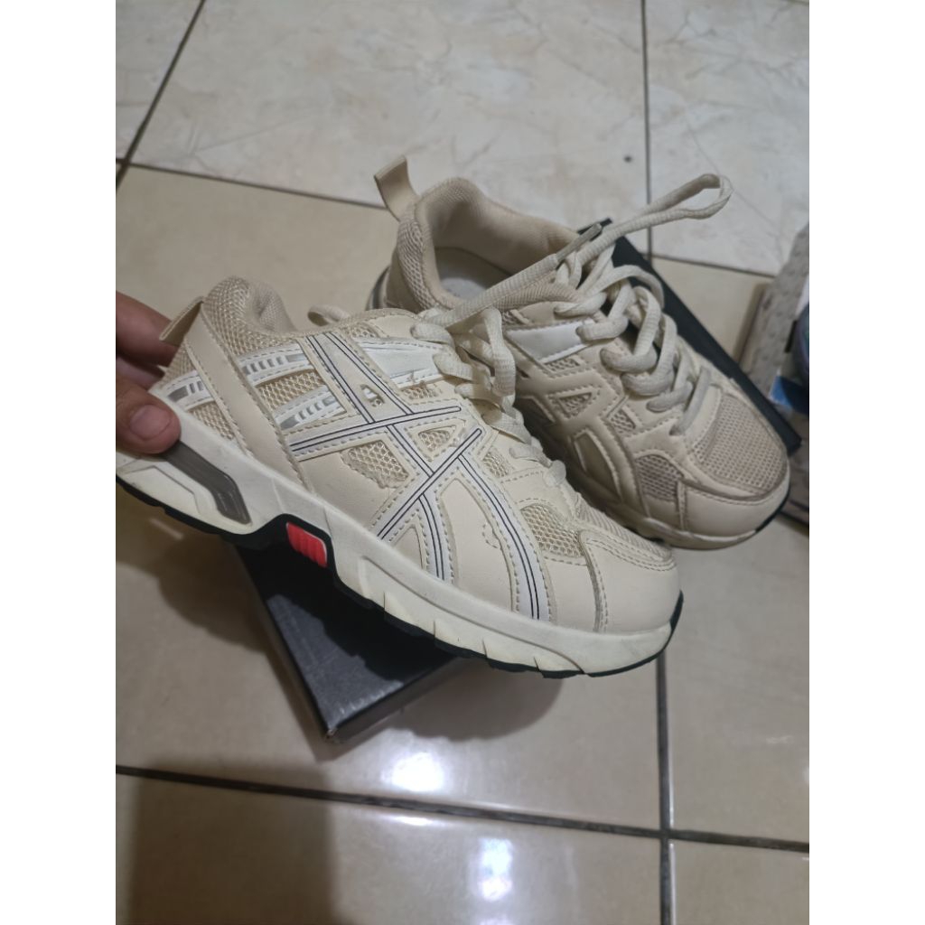 [LIKE NEW] Payless club culture sneakers