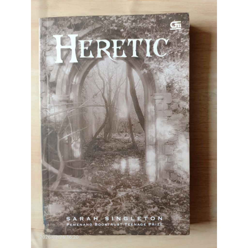 Buku Novel Preloved Heretic (Sarah Singleton)