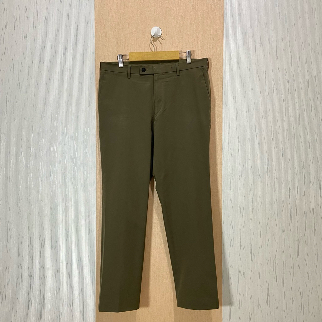 Work Pants UNIQLO AIRSENSE (Ultra Light) / Celana Bahan Pria / Size 33