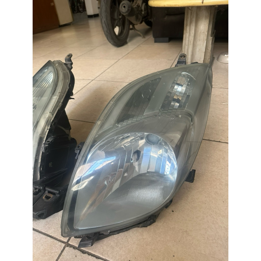 headlamp depan yaris bakpao 2007