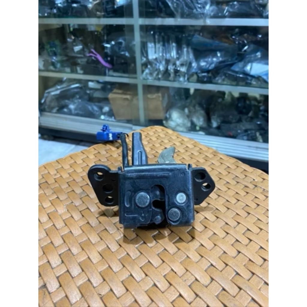 Door Lock bagasi belakang Toyota Yaris bapao NCP91