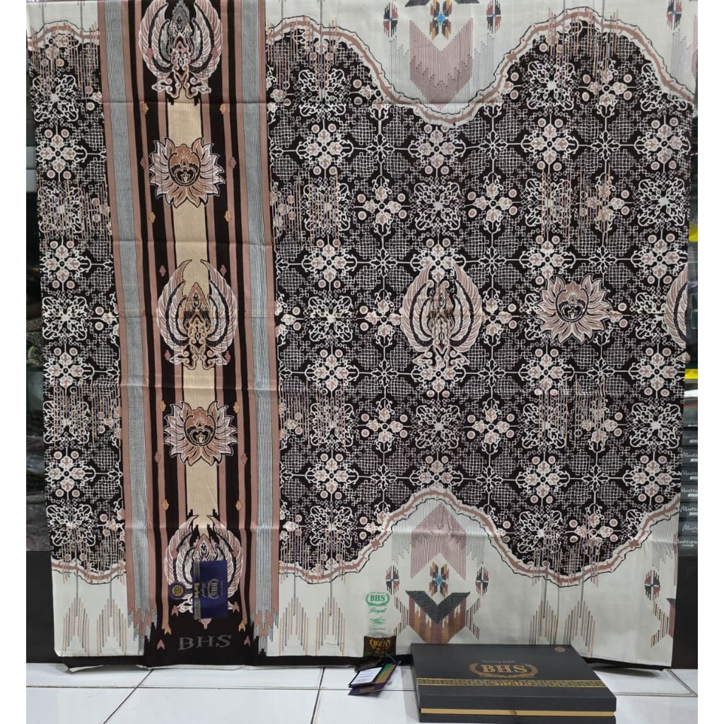 Sarung BHS Royal Batik Sarung Sarung BHS Royal SBA Gold Sarung BHS Royal Batik Tulis