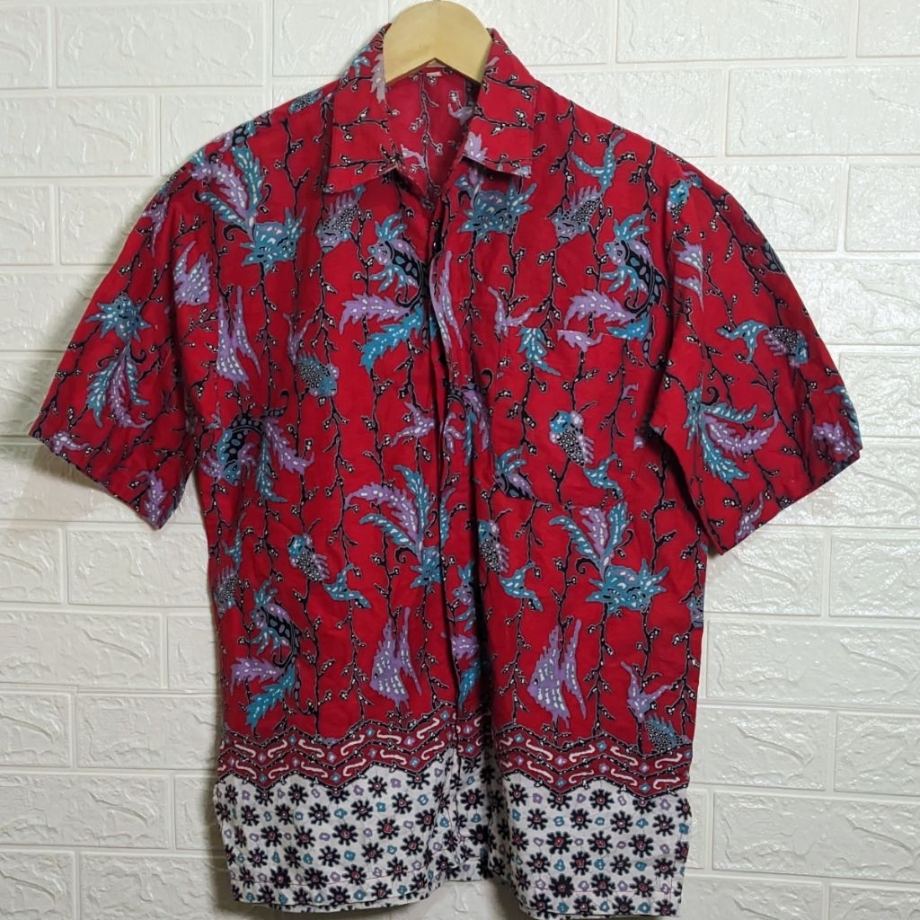 KEMEJA BATIK PRIA DARI BUTIK CICILIA BATIK WARNA MERAH CABE