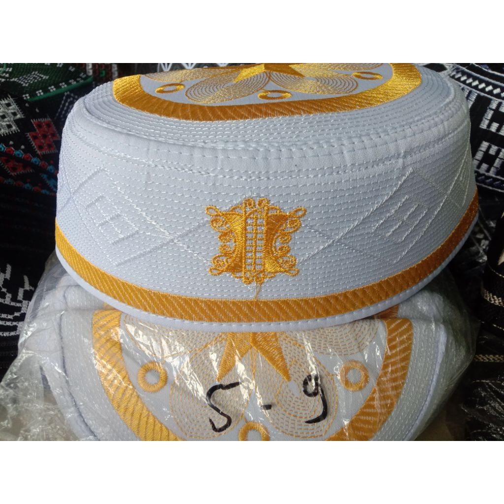 SONGKOK BUGIS PUTIH GOLD