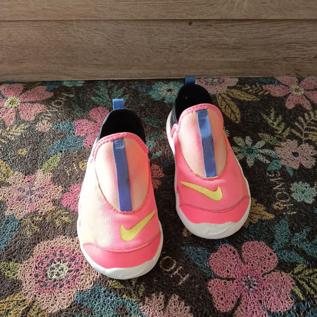 sepatu anak perempuan nike preloved uk26