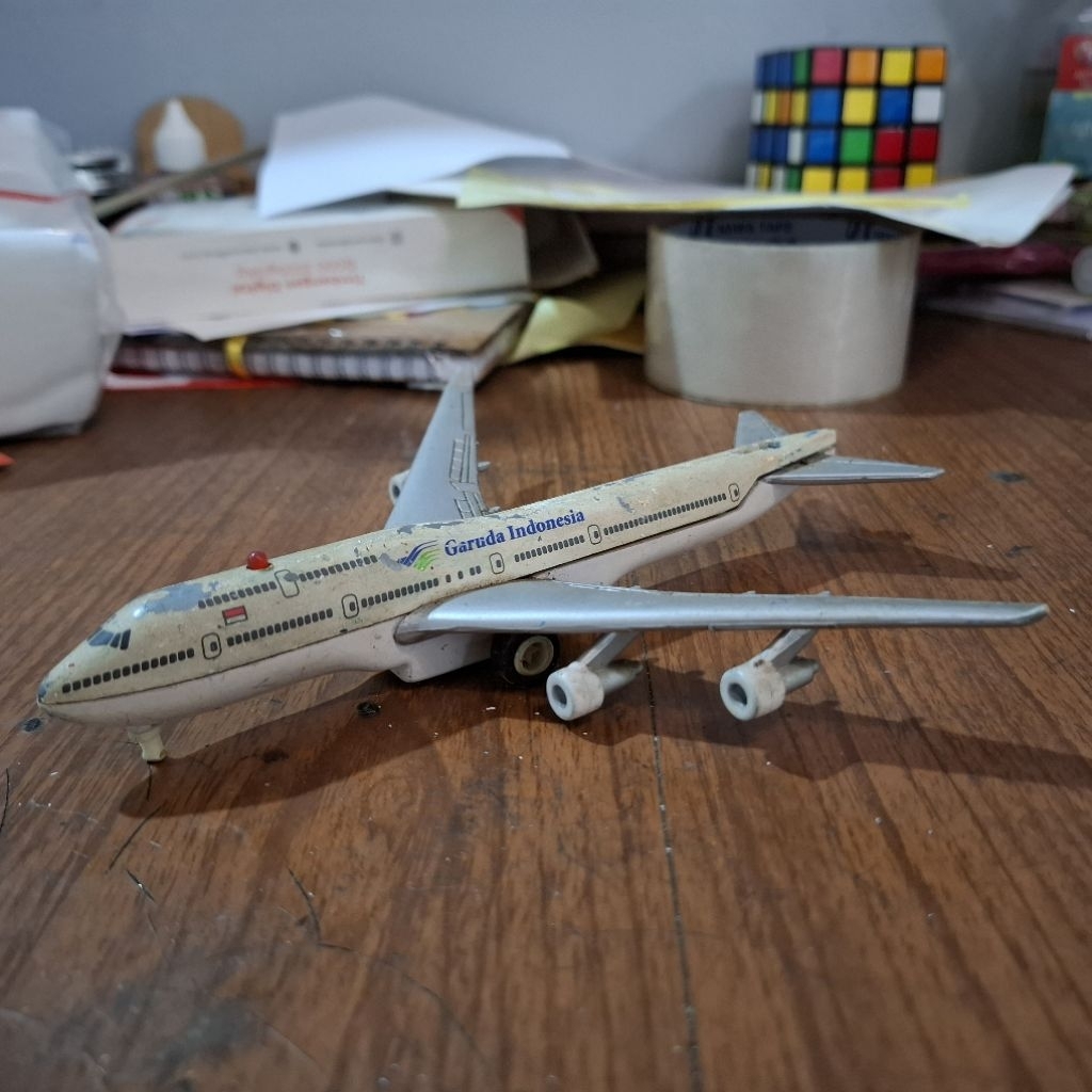 mainan junk pesawat Boeing B747-400 Garuda Indonesia Airways GIA