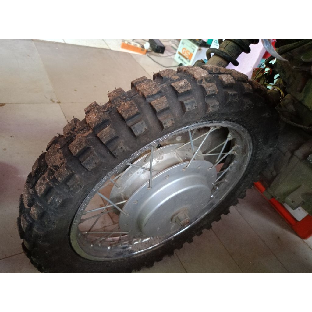 Ban trail luar dalam ring 14 UK.90/90 merk IRC GS-45(non tubles)