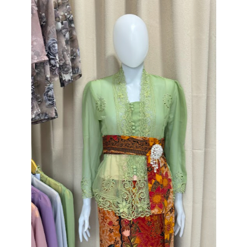 Kebaya Bali Jadi Bordir Kerawang Bunga