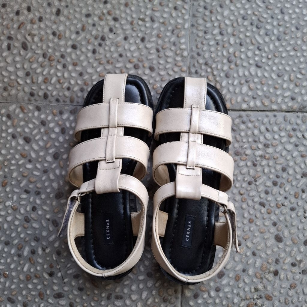 Preloved sendal cekhas uk. 41