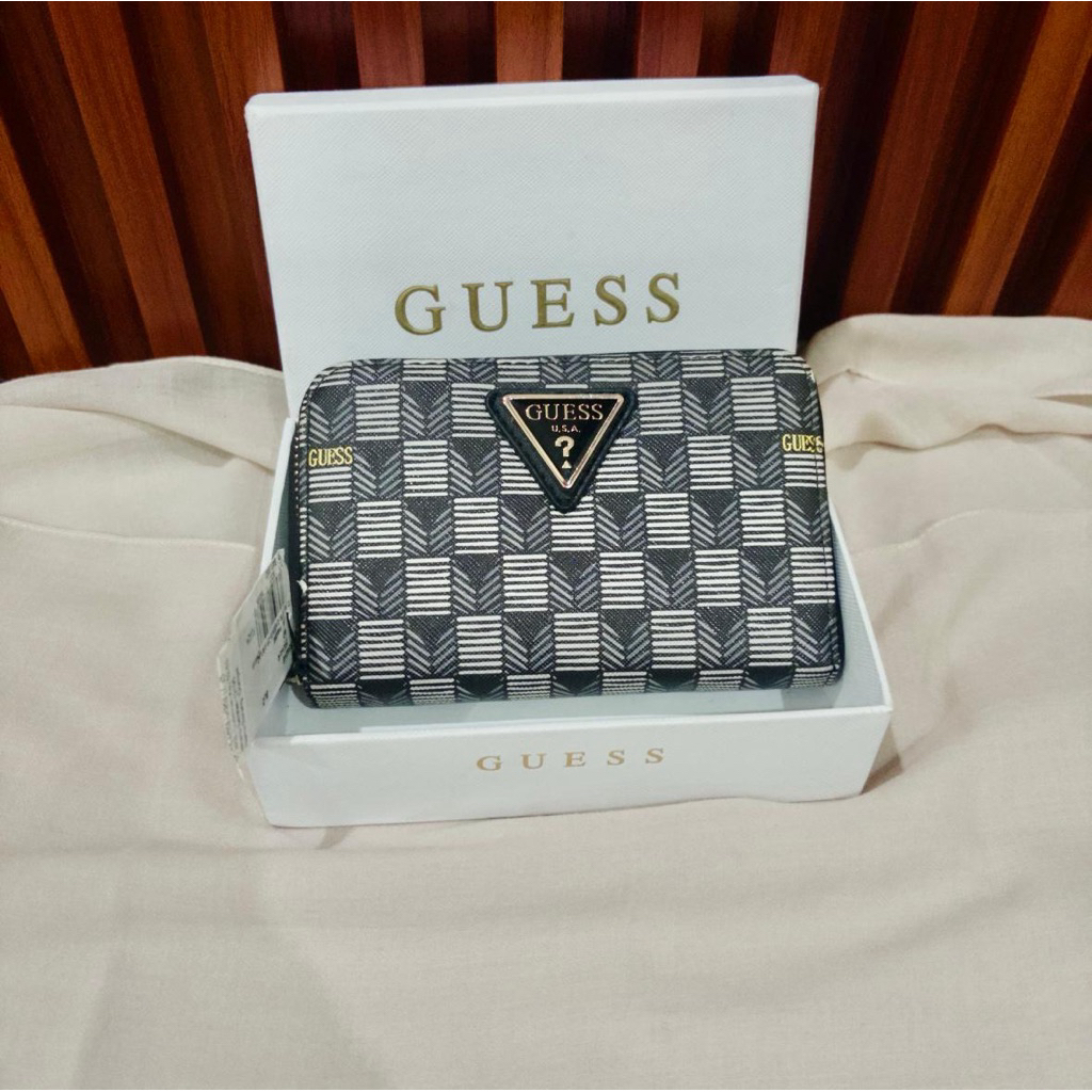 Guess dompet wanita elegan