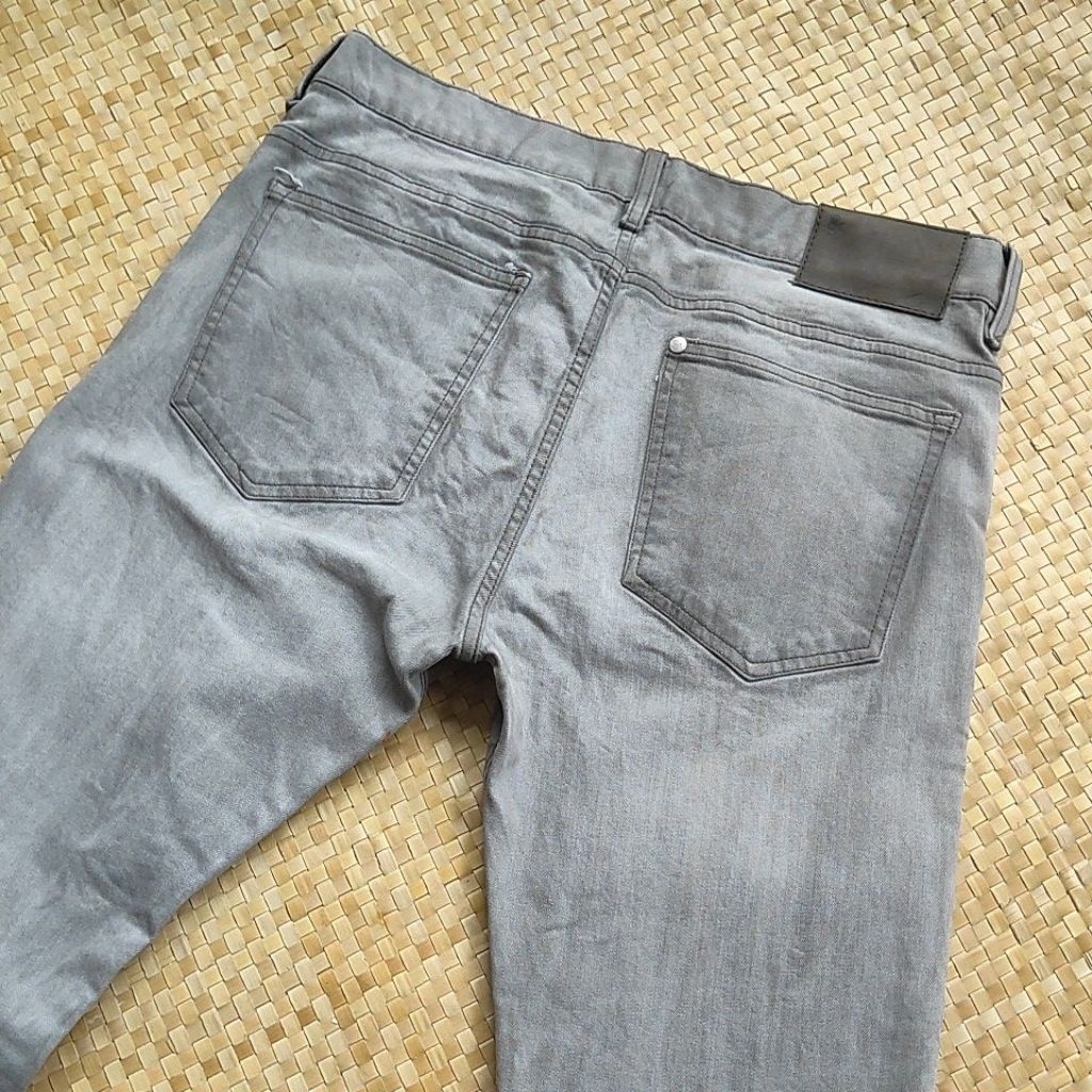 Celana jeans pria celana jeans cowok celana jeans H&M  abu size 32