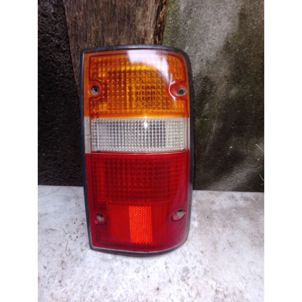 Stoplamp Lampu Belakang Kanan Toyota Kijang Grand Original Koito Japan