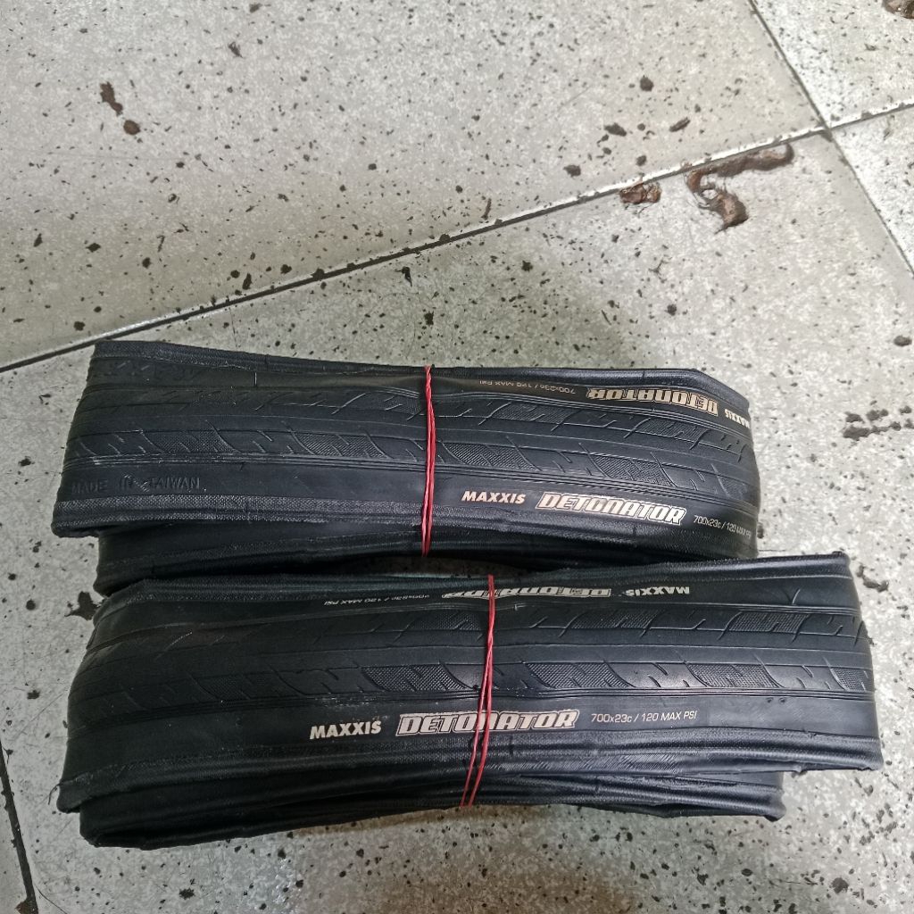 ban luar sepeda maxxis detonator 700x23