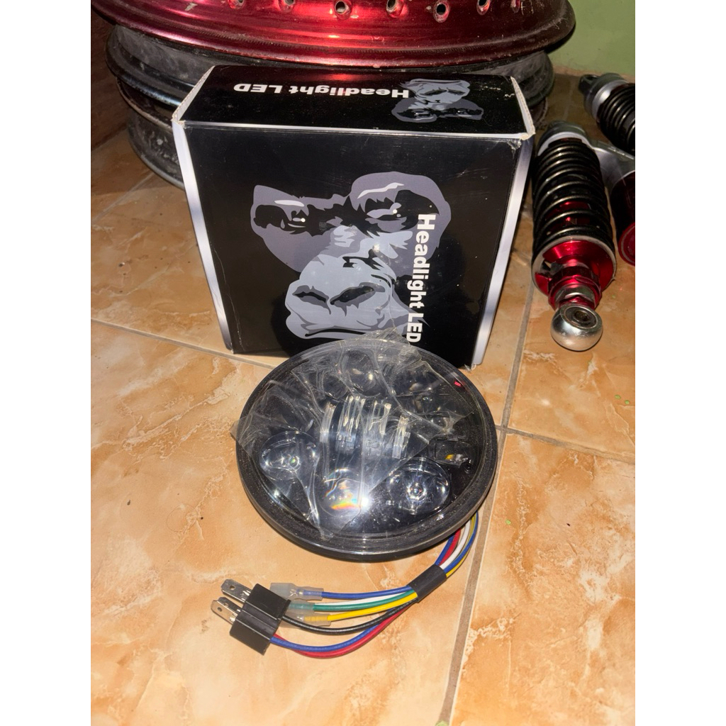 Lampu Depan Motor 5.75 Inch Daymaker dengan 16 LED, Desain Modern dan Tahan Lama