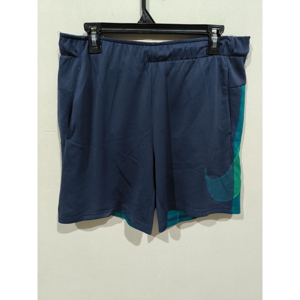Preloved Celana Pendek Olahraga Navy hijau