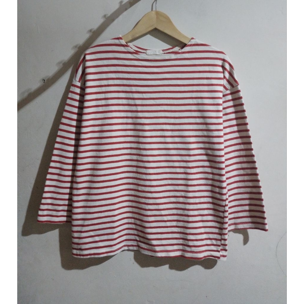 Baju Kaos Salur Wanita Warna Merah dengan Cream