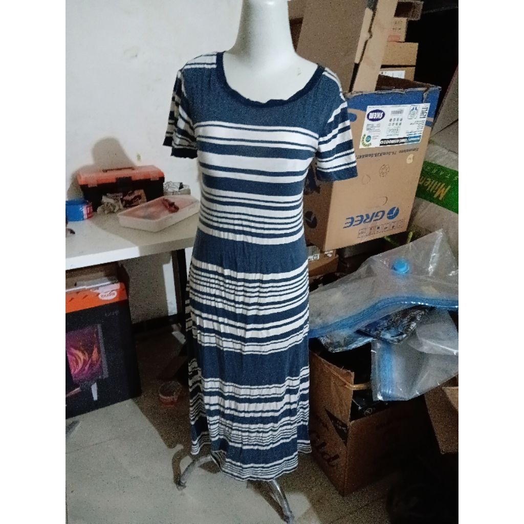 Dress Maxi Panjang Uniqlo size M cup bra karet keliling kencang