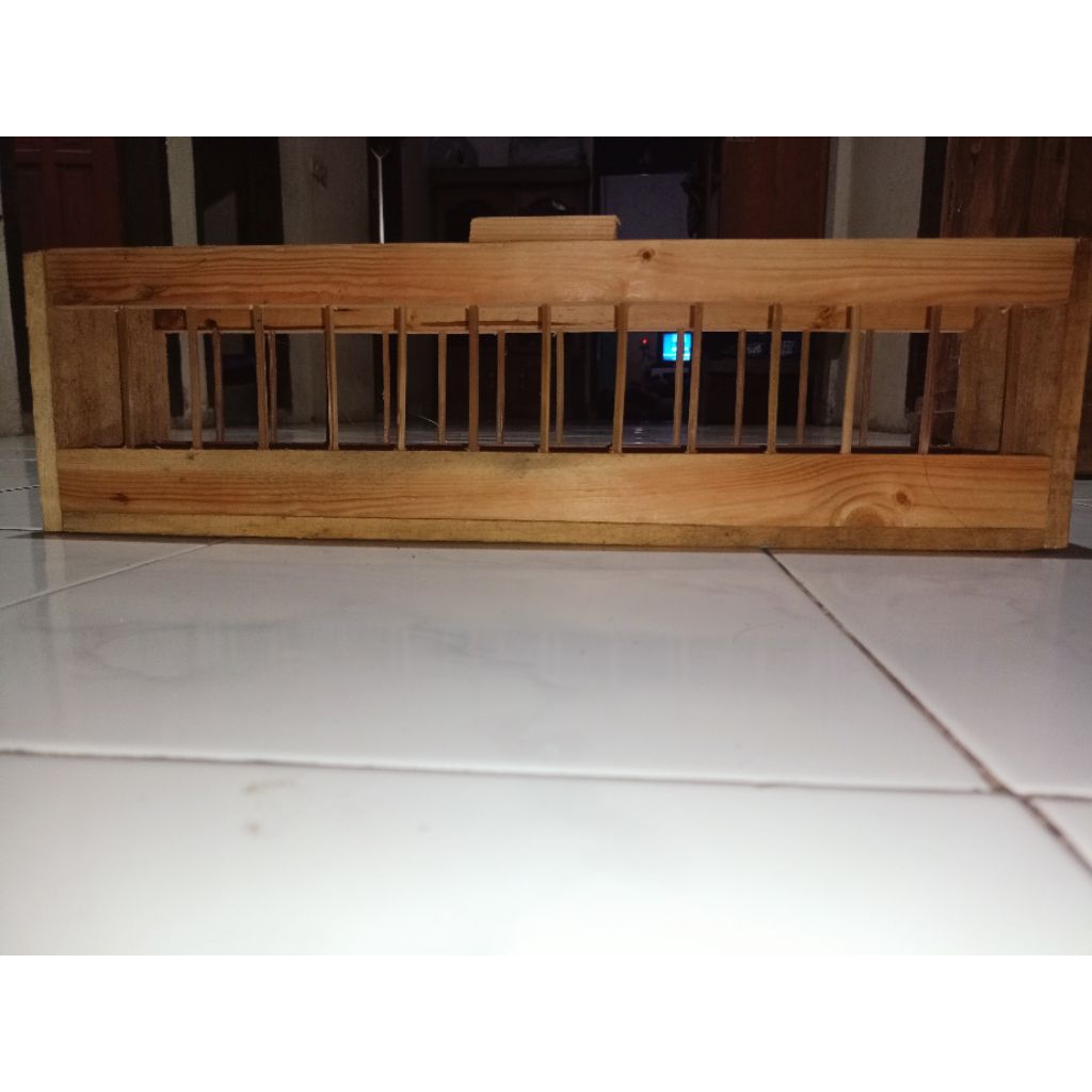 Tempat pakan/wadah pakan merpati koloni dan bisa untuk pakan ayam kecil