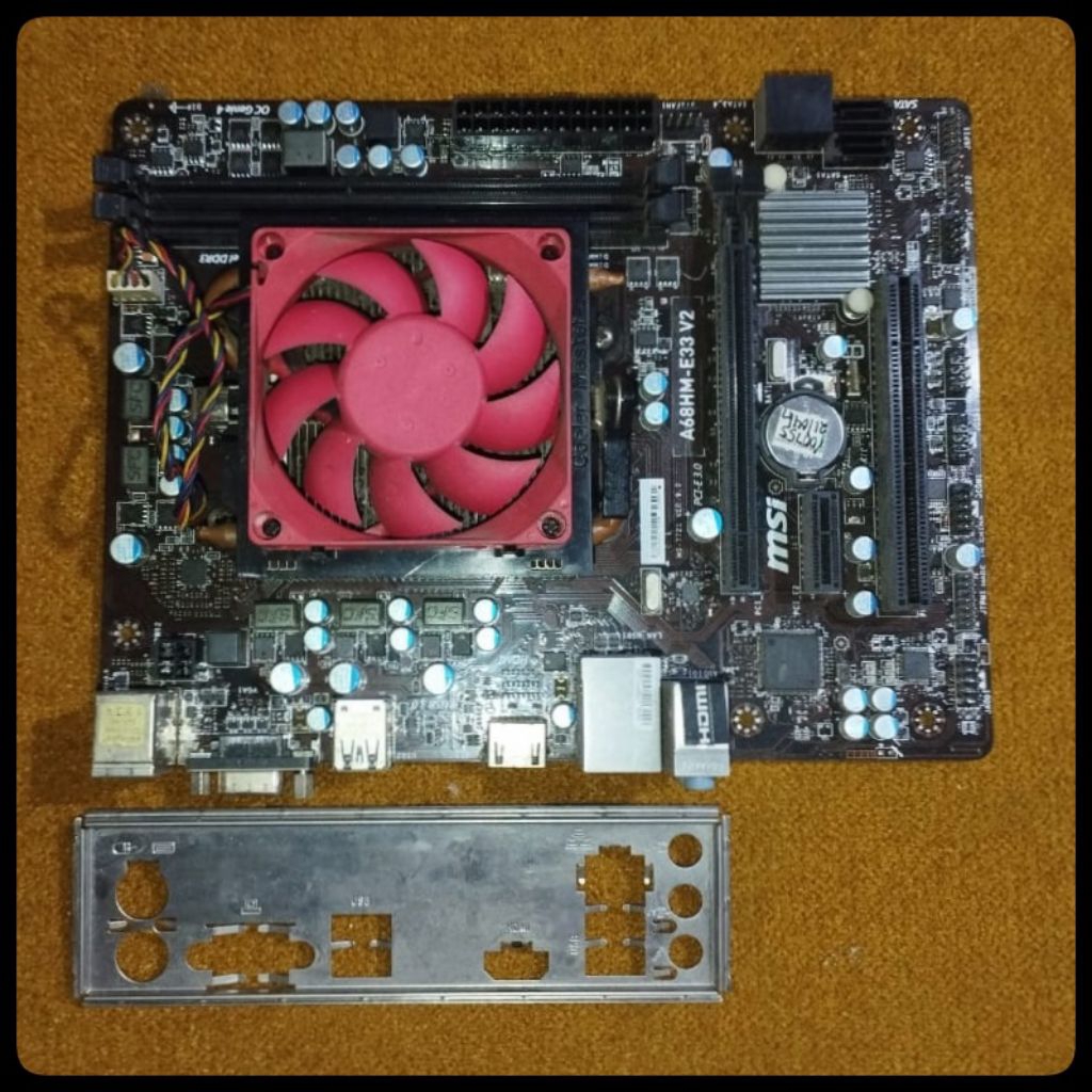 Paket Mainboard DDR3 AMD FM2+ MSI A68HM-E33 ft A8-7600