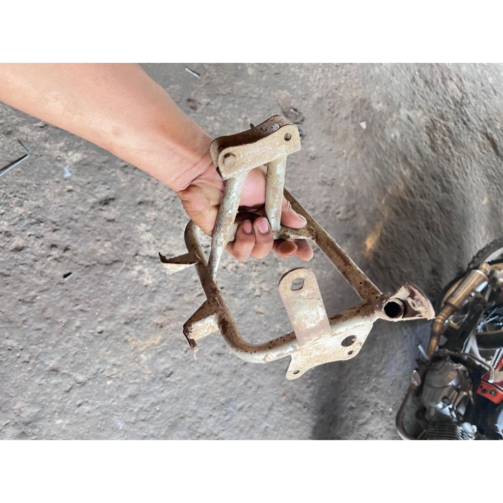 bracket lampu depan suzuki rgr jumbo suzuki rgr 150 original bekas