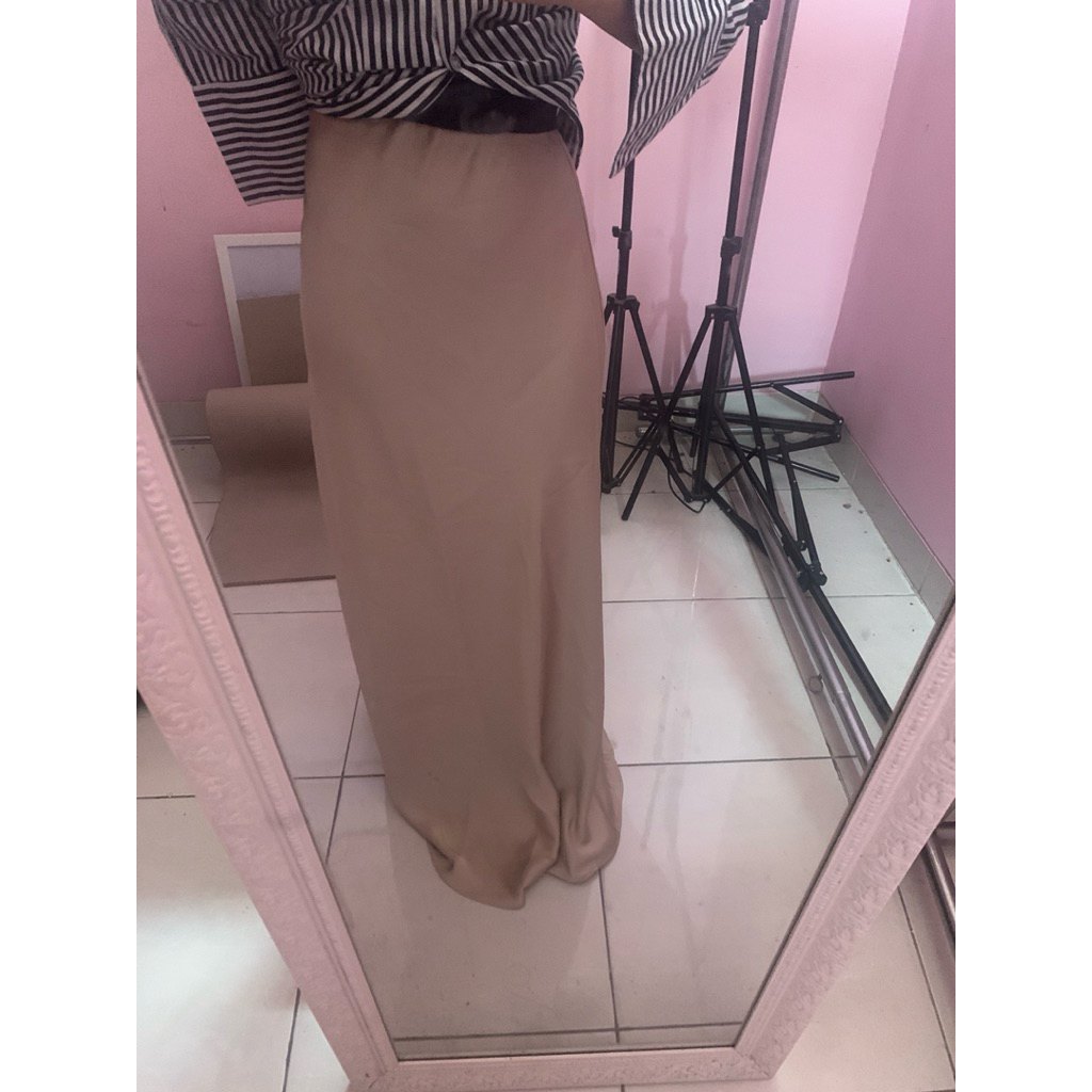Evolvere Rok Satin preloved