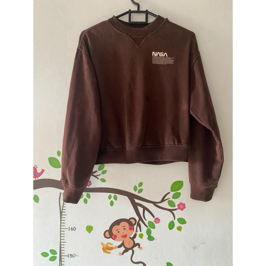 h&m nasa crop top crewneck