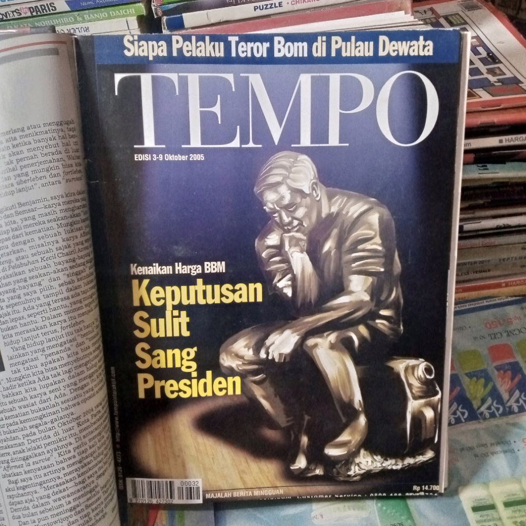 majalah tempo bundel edisi Maret Oktober November  desember tahun 2005 ada edisi khusus hard cover