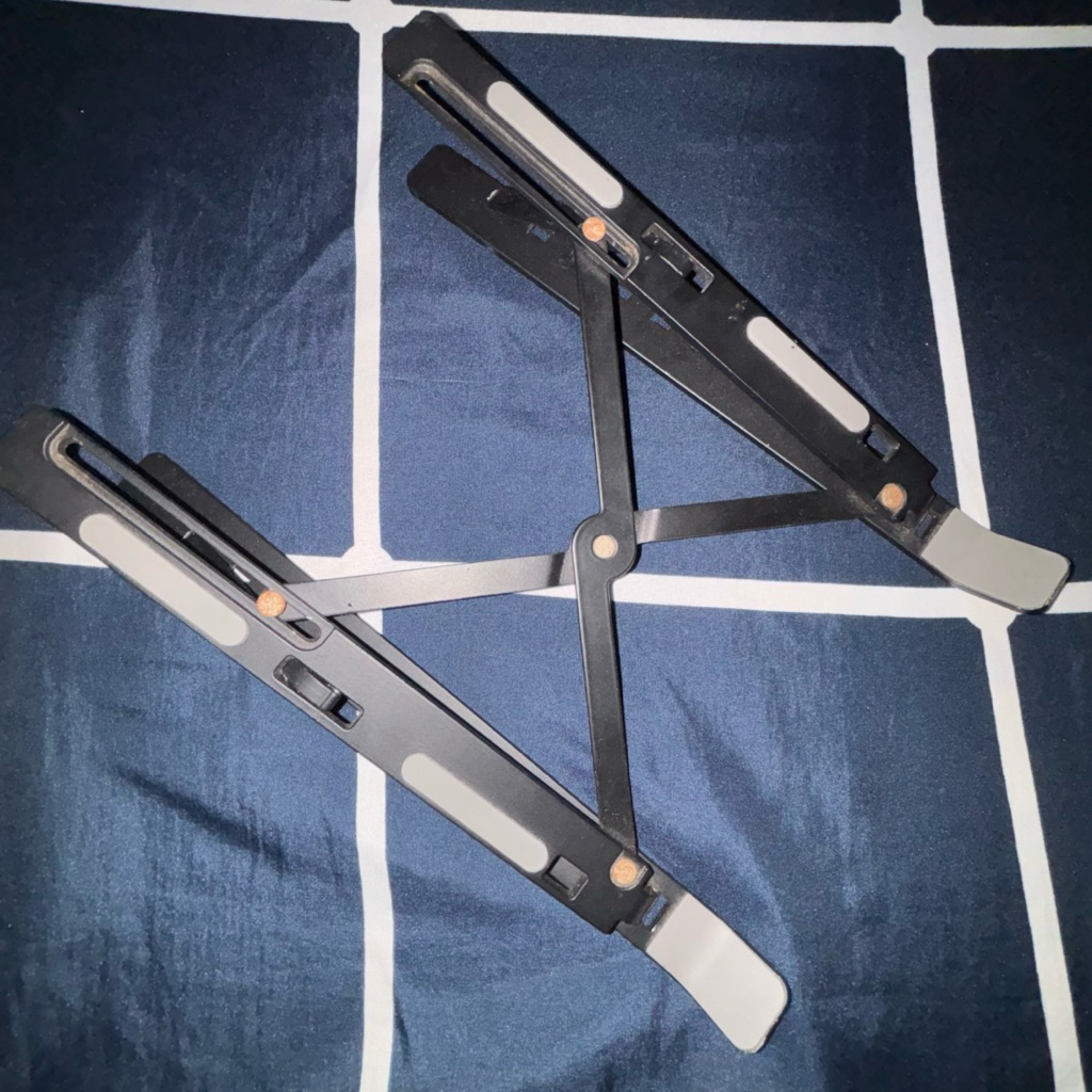 Laptop Holder/Stand Laptop Aluminium Preloved