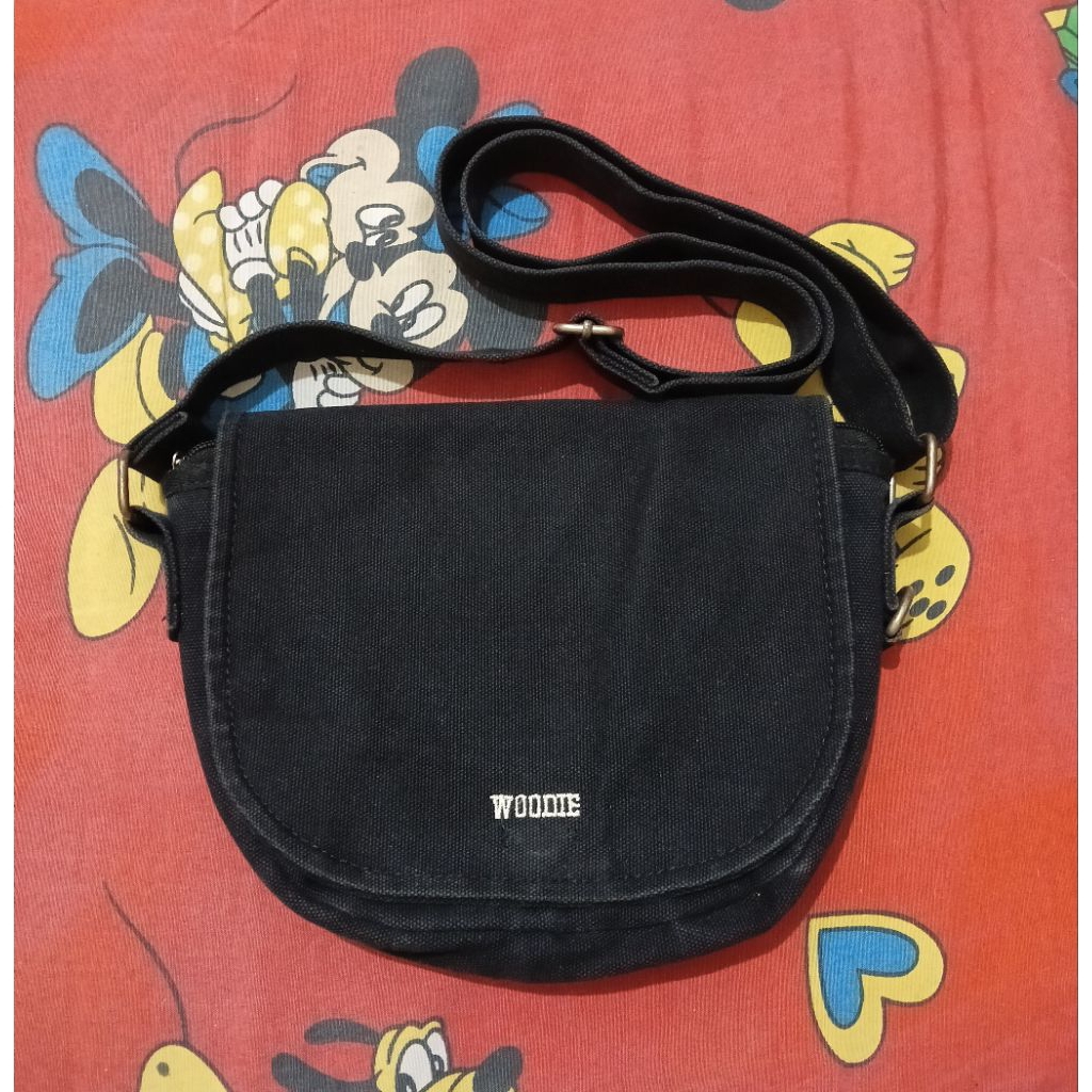 Preloved tas sling bag SPAO Woodie