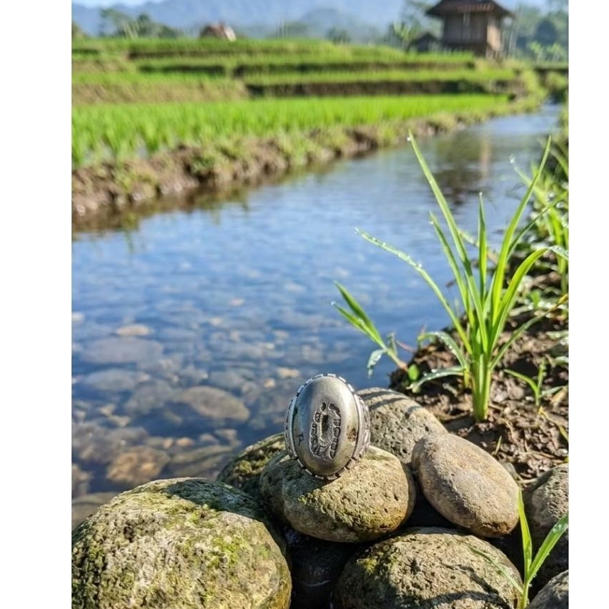 Watu Jalasutra Combong Antik