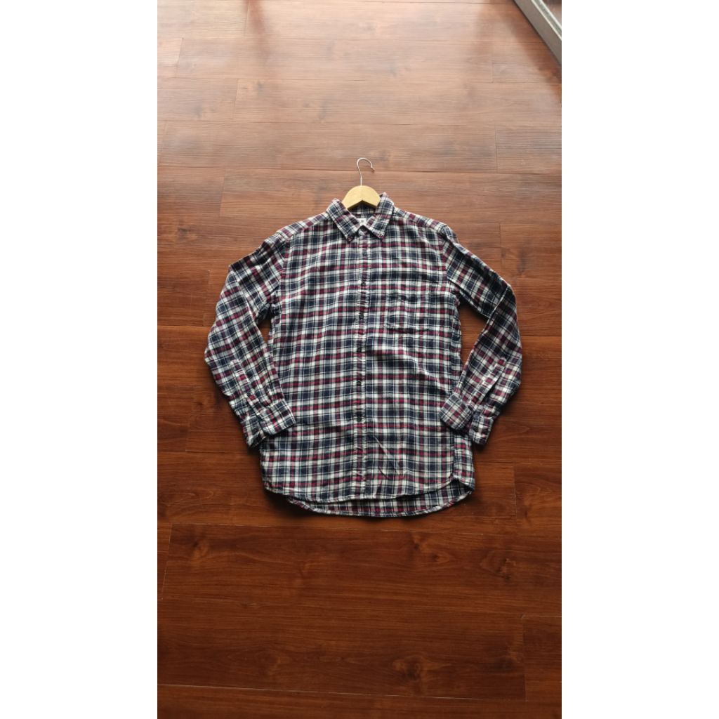 pl kemeja flanel uniqlo size M