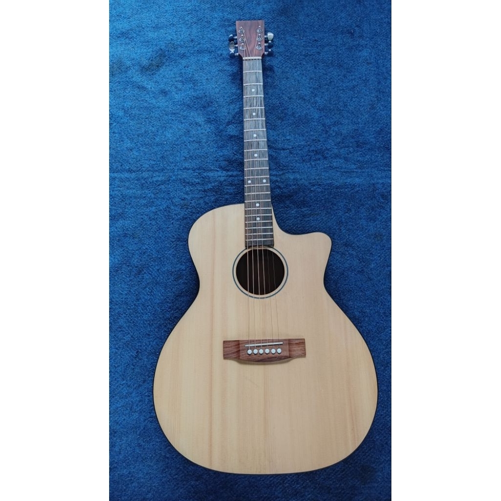 gitar akustik full solid