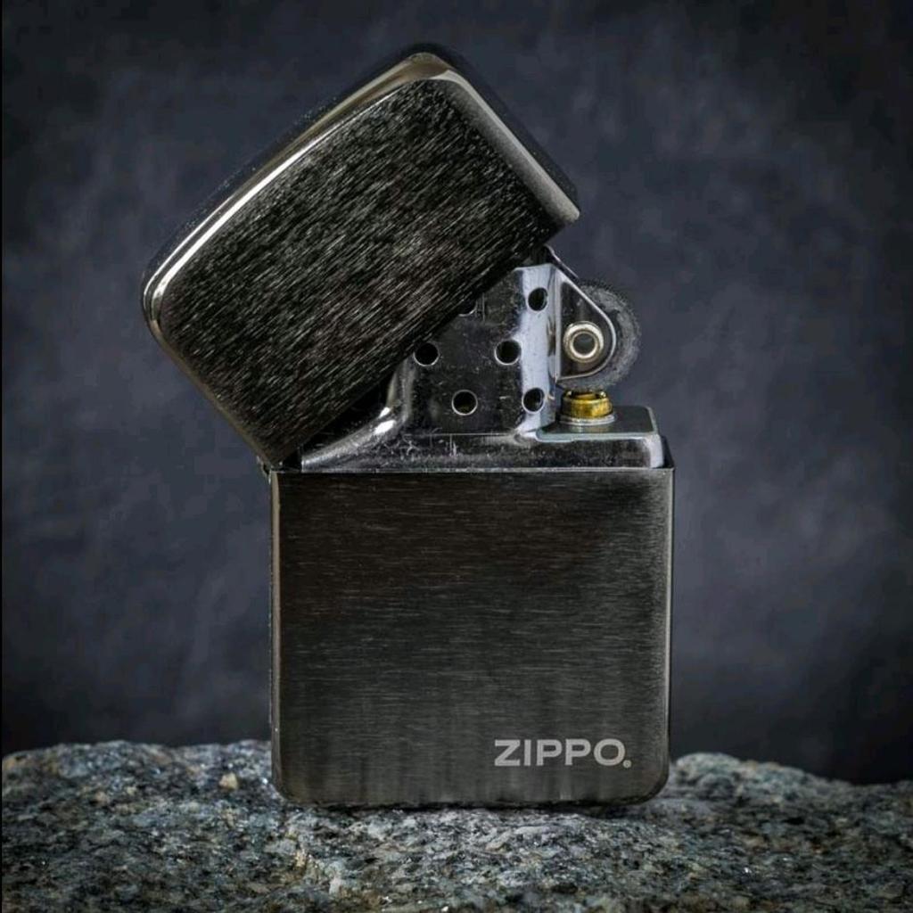 ZIPPO LIGHTER / MANCIS KOREK API ORIGINAL - 1941 Replica 24485 (Black Ice Logo)