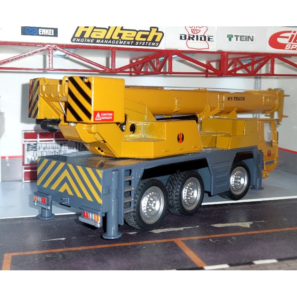 Diecast mobile crane 1:50 yellow loose