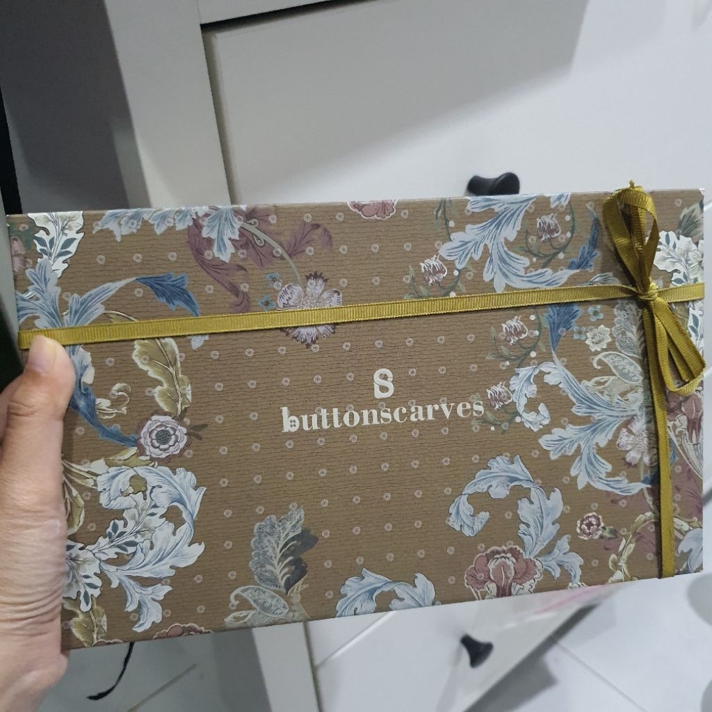 READY STOCK Buttonscarves Prayer Robe Set Mukena Easy Care Premium Lawas Printed Royale Mustard