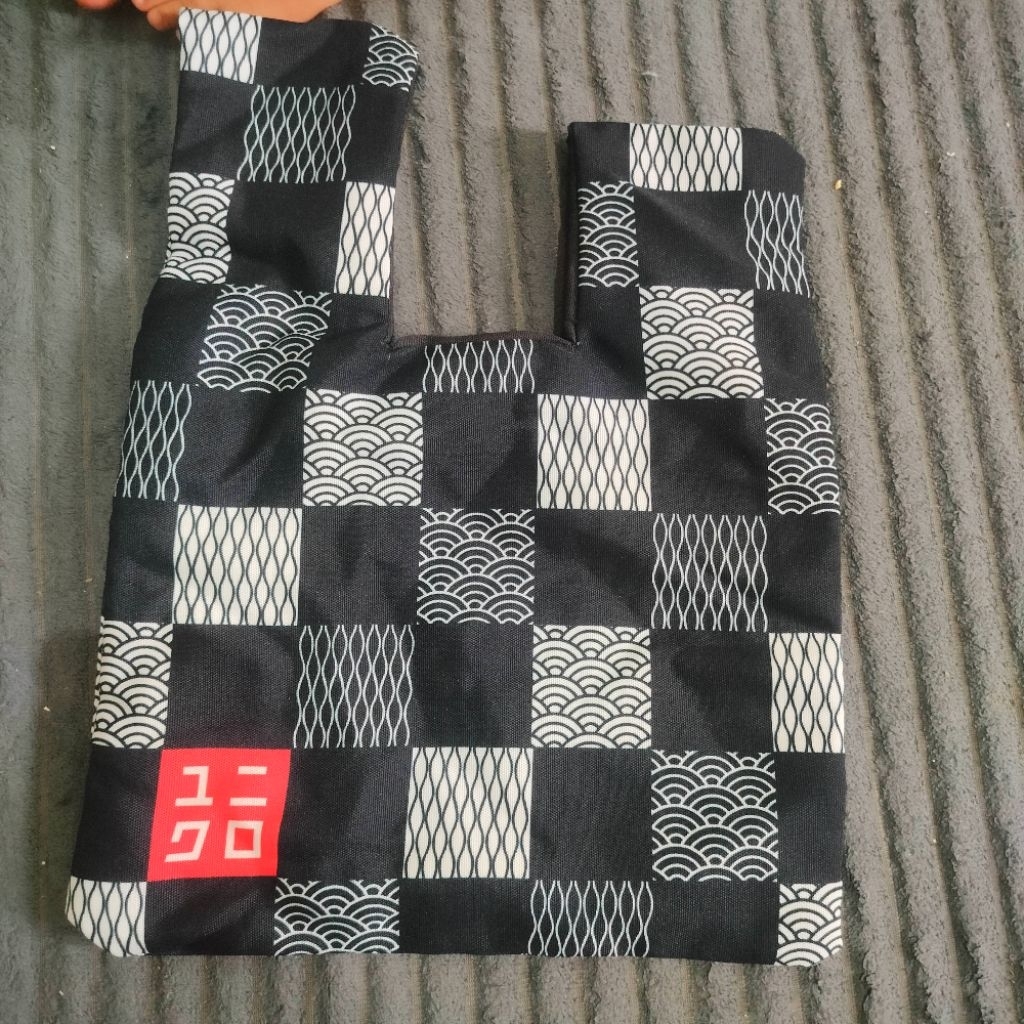 Tas Uniqlo Knot Bag Preloved Like New