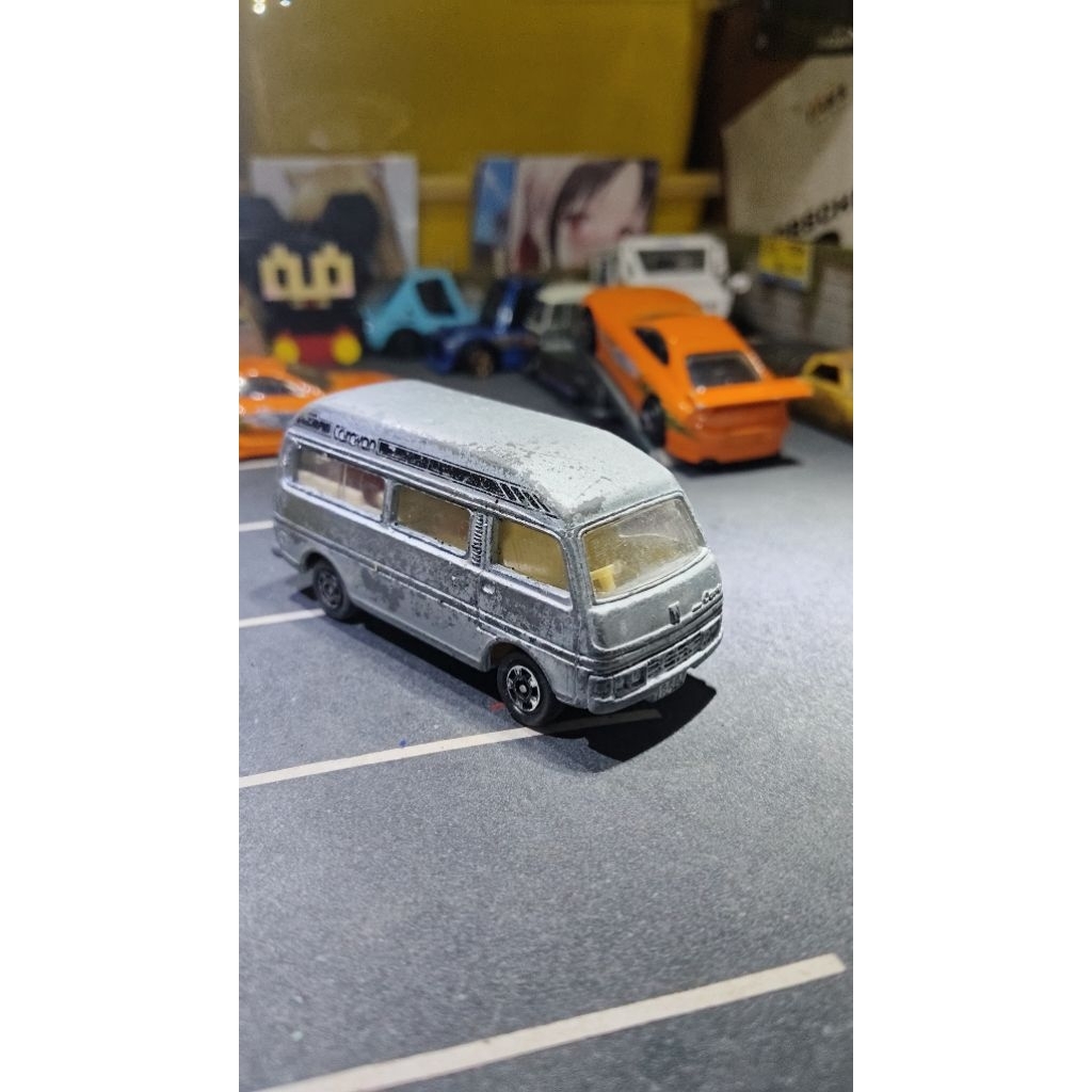 Tomica Nissan Caravan