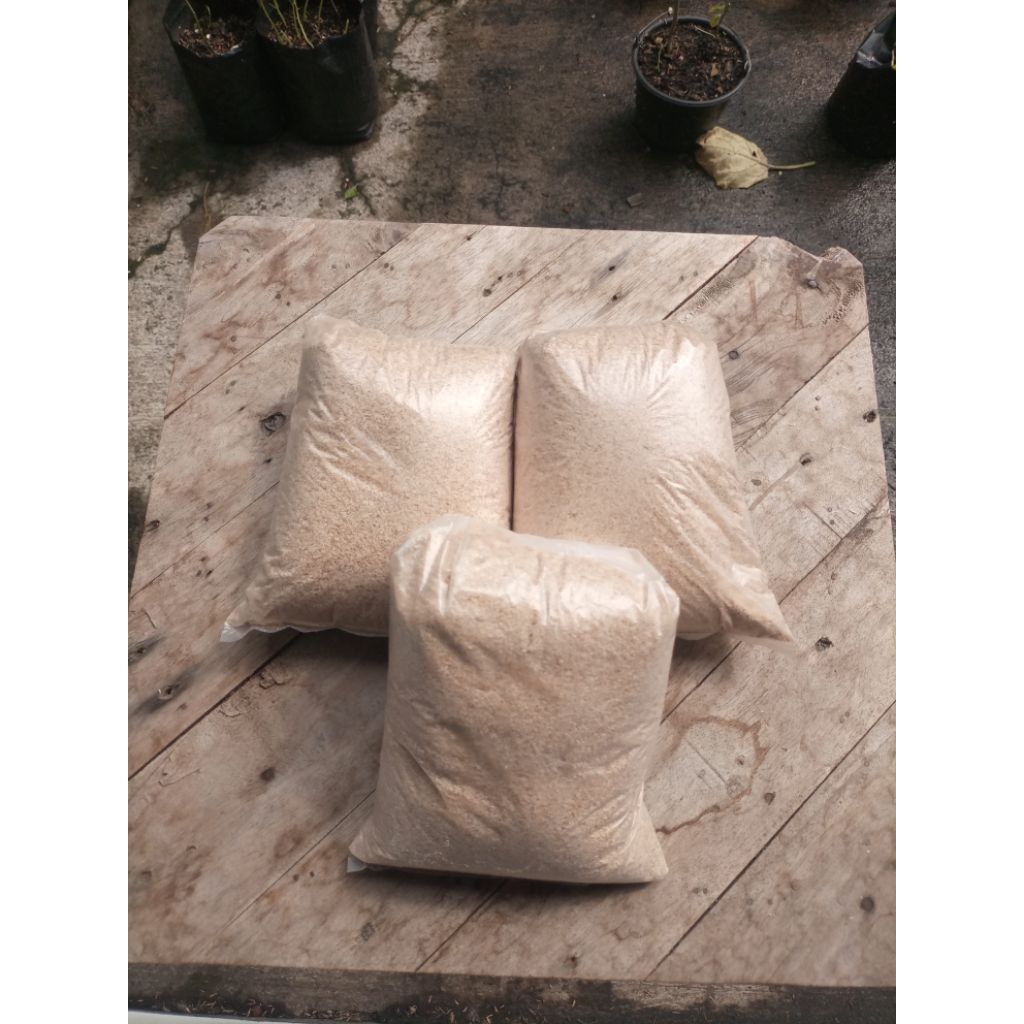 Polar Gandum Cap Tongkat Emas Pakan Ternak Polar Berkualitas